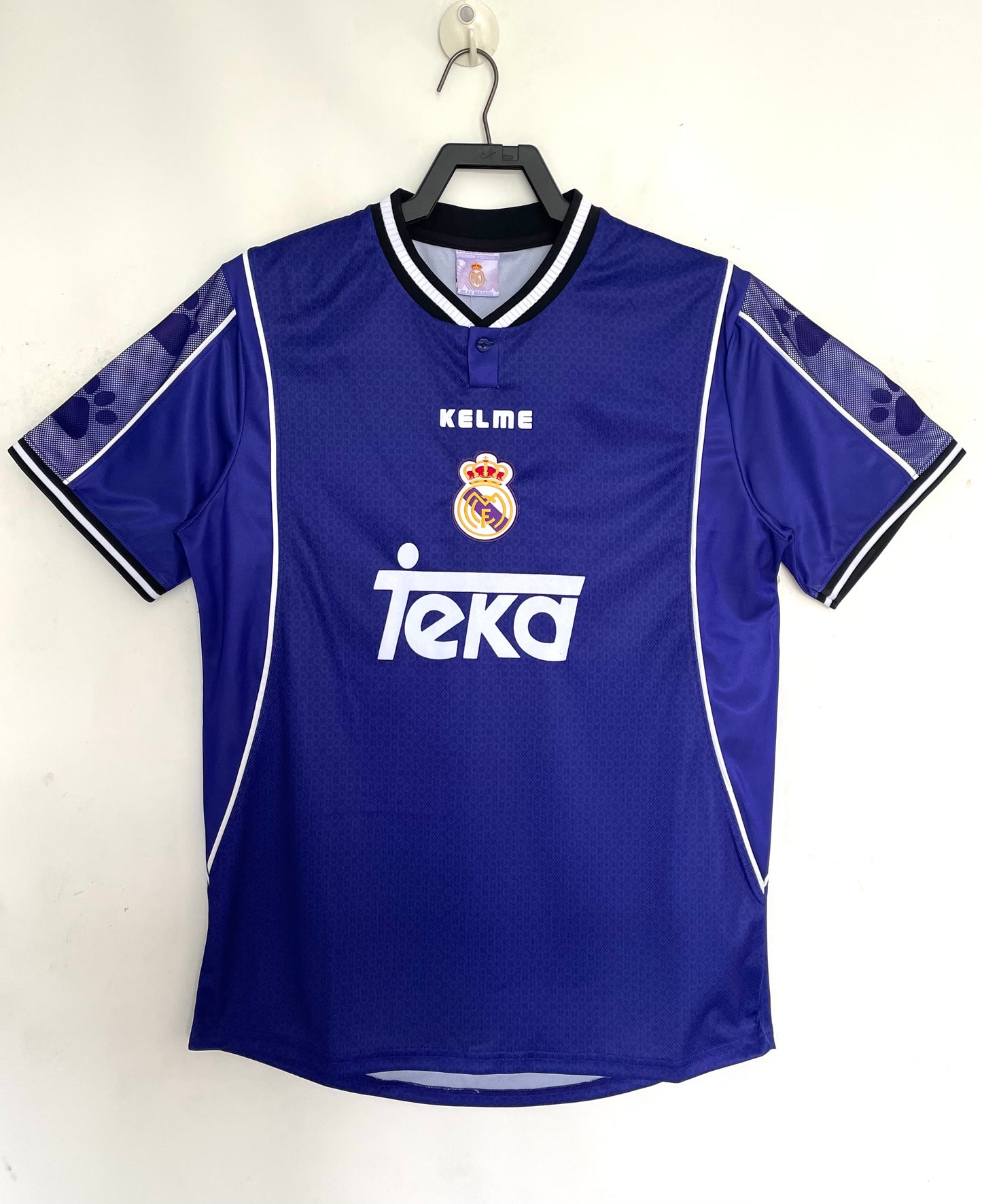 Camiseta Real Madrid RETRO 97/98 Versión Fan